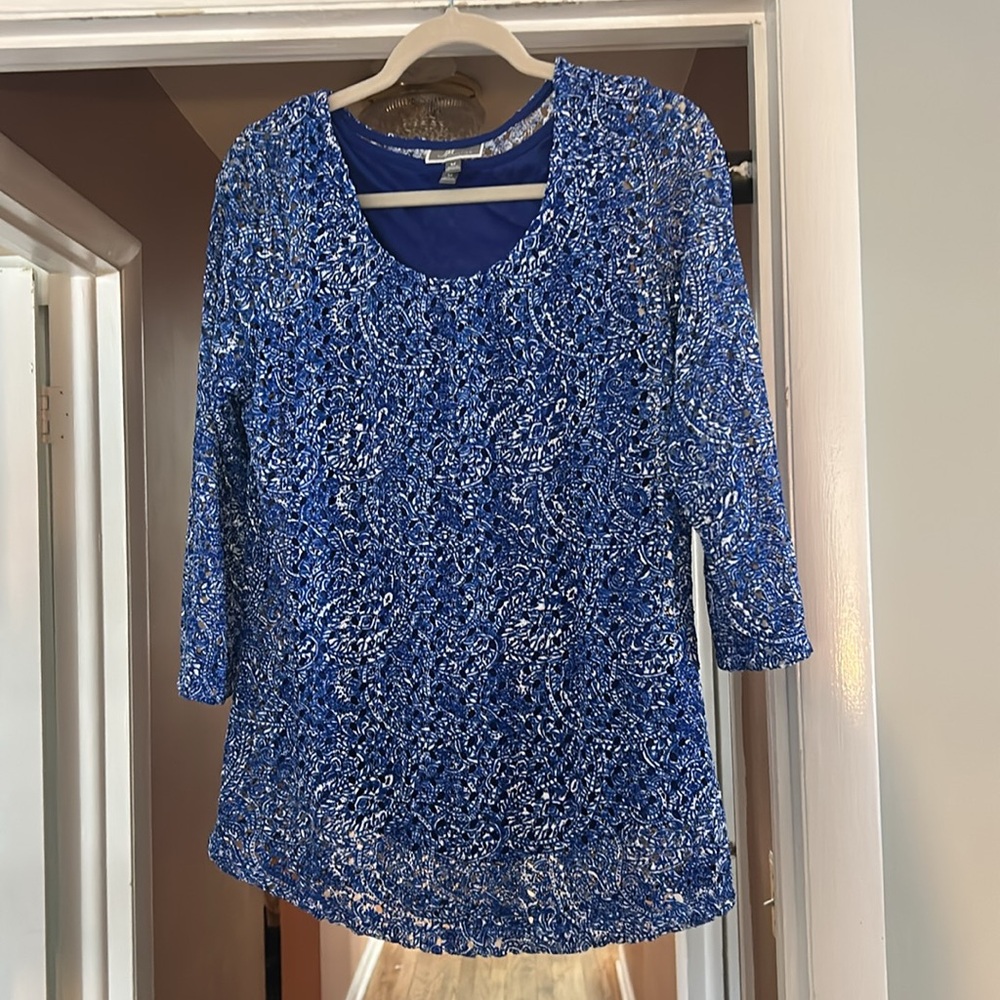 JM Collection.  Blue and White shirt. Medium